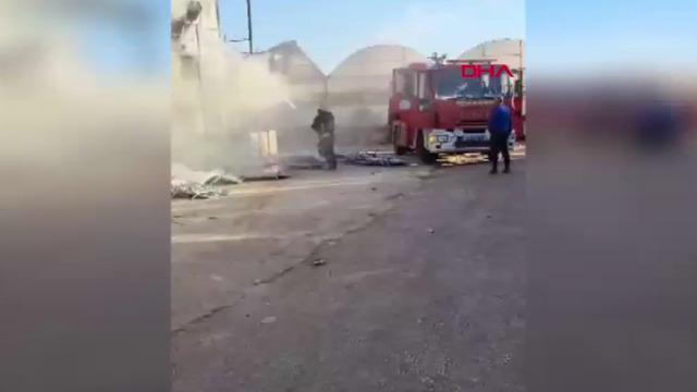 Yer: Antalya! Bahçe mobilyaları deposu alev alev yandı