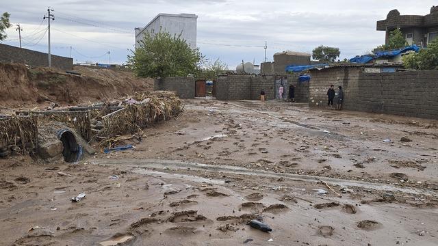 Irak'ın Erbil, Süleymaniye ve Duhok kentlerinde aylar sonra yağmur yağdı