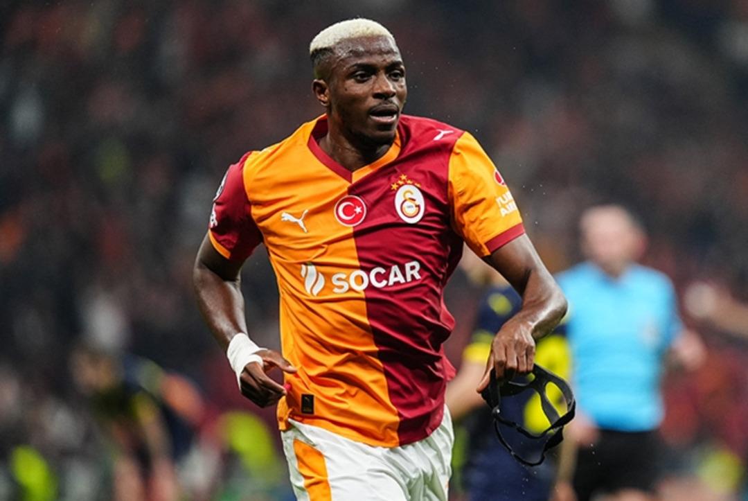 Osimhen den y&uuml;rek burkan a&ccedil;ıklama! "&Ccedil;&ouml;pl&uuml;ğe gidip ayakkabı arardık..." 1