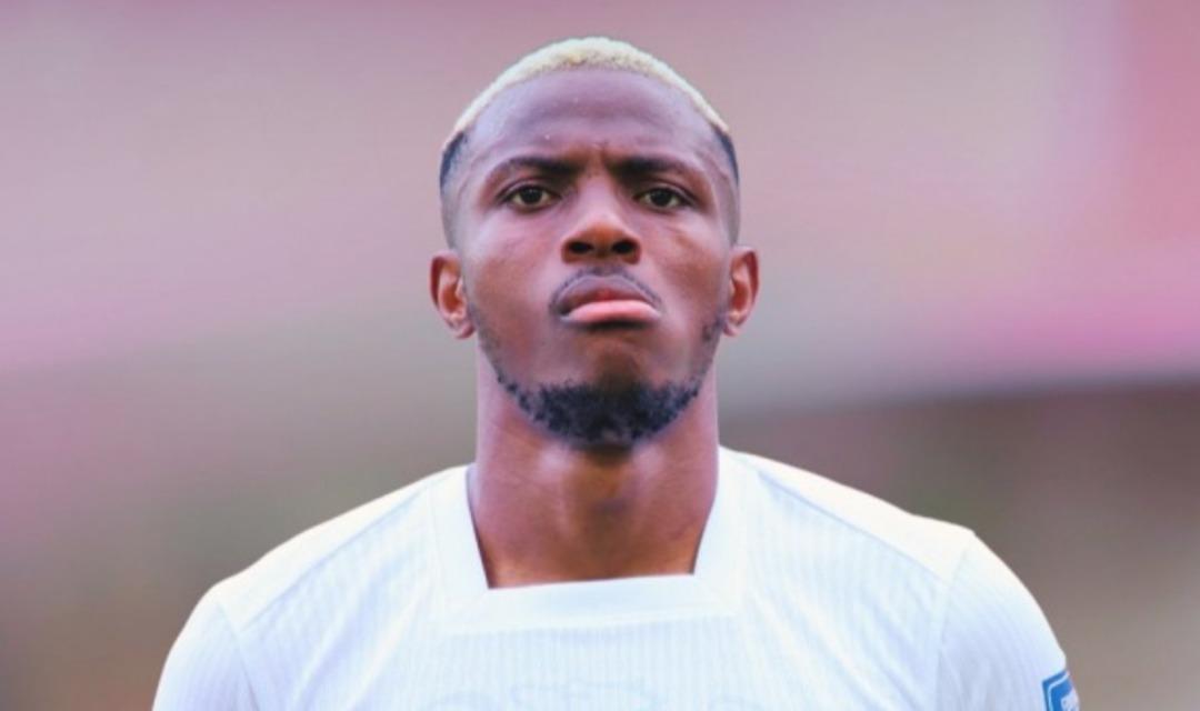 Osimhen den y&uuml;rek burkan a&ccedil;ıklama! "&Ccedil;&ouml;pl&uuml;ğe gidip ayakkabı arardık..." 3