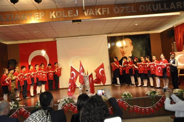 Gaziantep Kolej Vakfında  İstiklal Marşı Oratoryosu sahnelendi