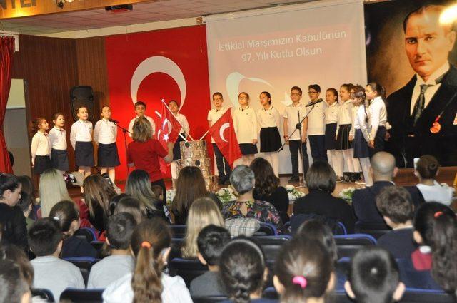 Gaziantep Kolej Vakfında  İstiklal Marşı Oratoryosu sahnelendi