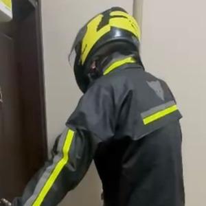 Hakkında 77 yıl hapis cezasıyla aranıyordu! Kurye kıyafeti giyen polis tarafından yakalandı