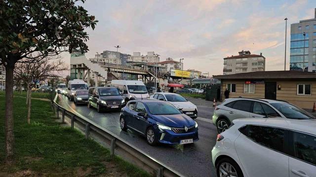 Okulların açılmasıyla İstanbul’da trafik yoğunluğu yaşandı 4