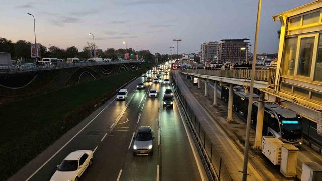 Okulların açılmasıyla İstanbul’da trafik yoğunluğu yaşandı 3