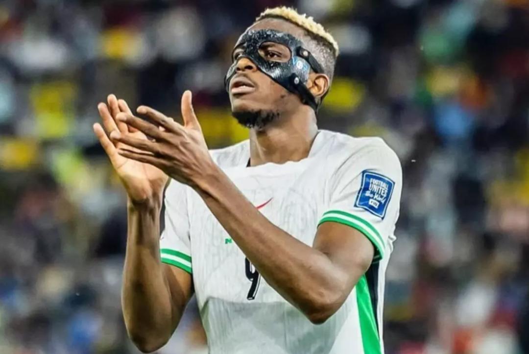 G&ouml;zyaşlarıyla oyundan alınmıştı! Sakatlanarak oyundan &ccedil;ıkan Osimhen i&ccedil;in gece yarısı a&ccedil;ıklama geldi 3