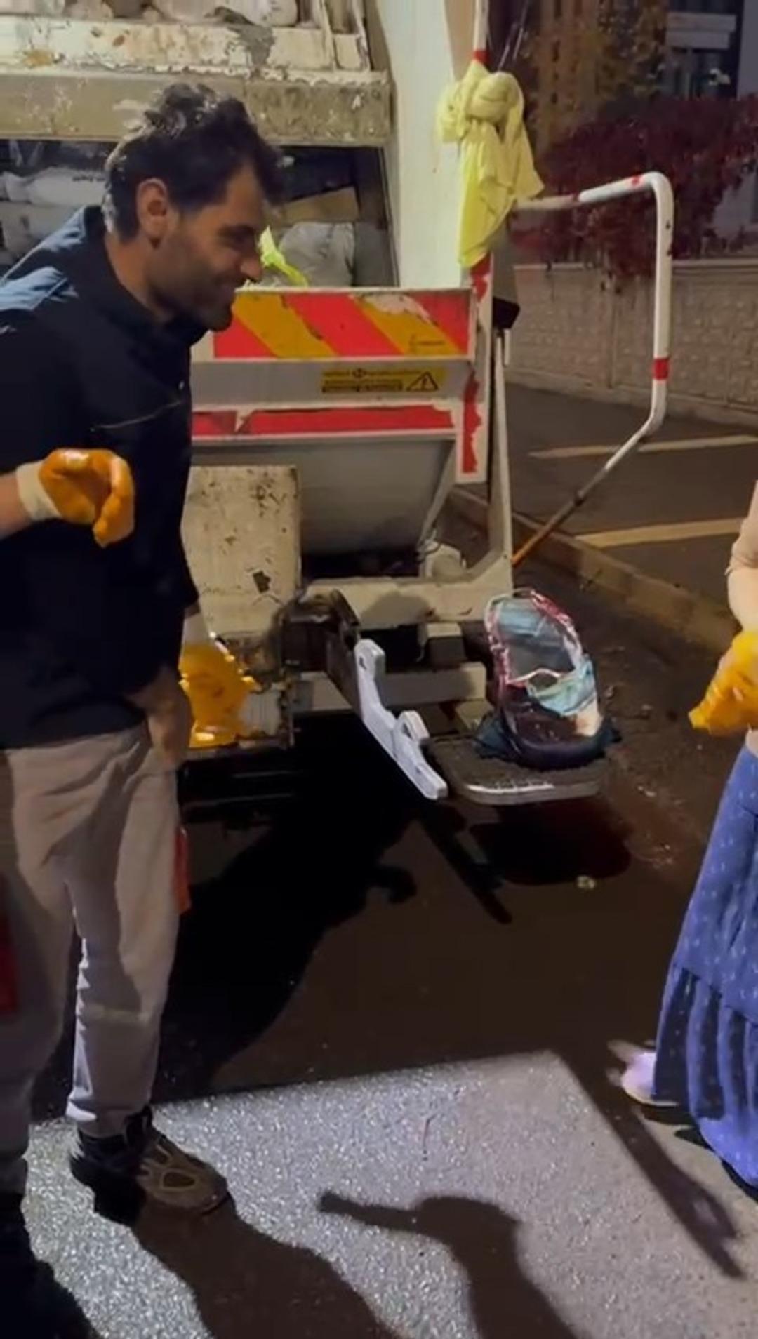 Bir çanta dolusu para ve ziynet eşyası: Hepsi çöpten çıktı! Temizlik görevlileri geri dönüp sahibini aradı 3