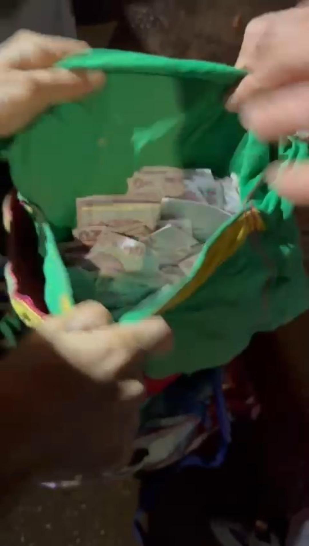 Bir çanta dolusu para ve ziynet eşyası: Hepsi çöpten çıktı! Temizlik görevlileri geri dönüp sahibini aradı 2