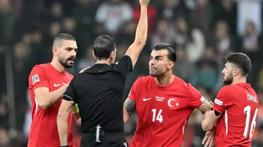 A Milli Takım da Kaan Ayhan ve Aral Şimşir sakatlıkları nedeniyle kadrodan &ccedil;ıkarıldı! 2