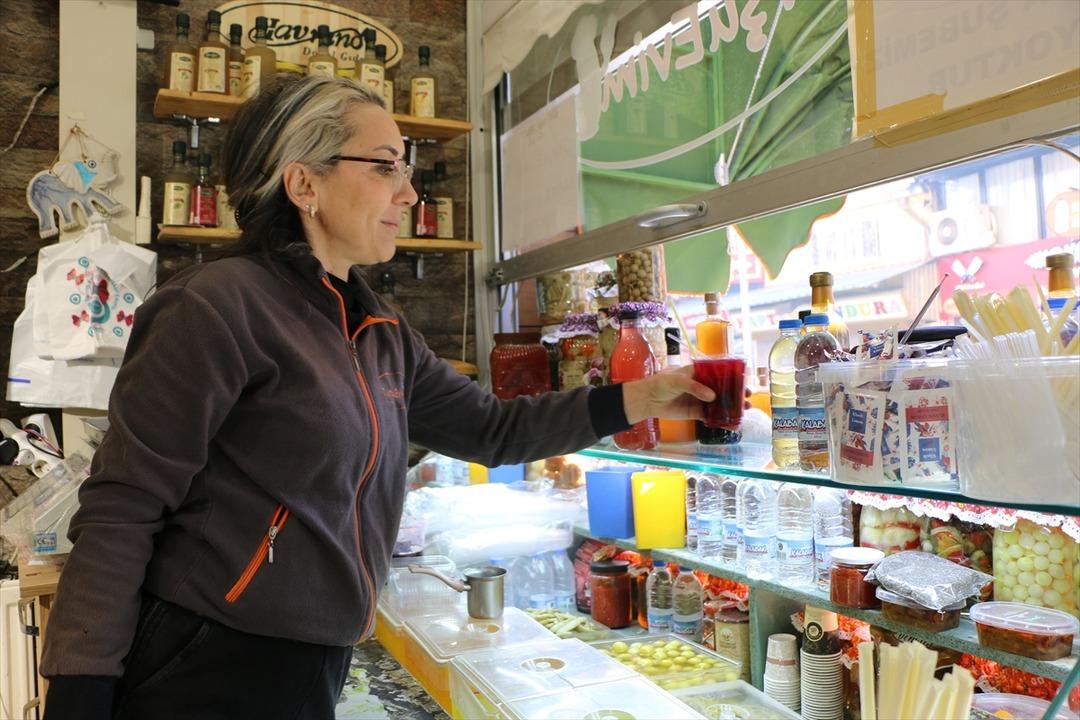 "Neşeli G&uuml;nler" filmi ger&ccedil;ek oldu: Boşanan &ccedil;iftin turşu d&uuml;kkanları karşı karşıya! Sirke mi limon mu?  4