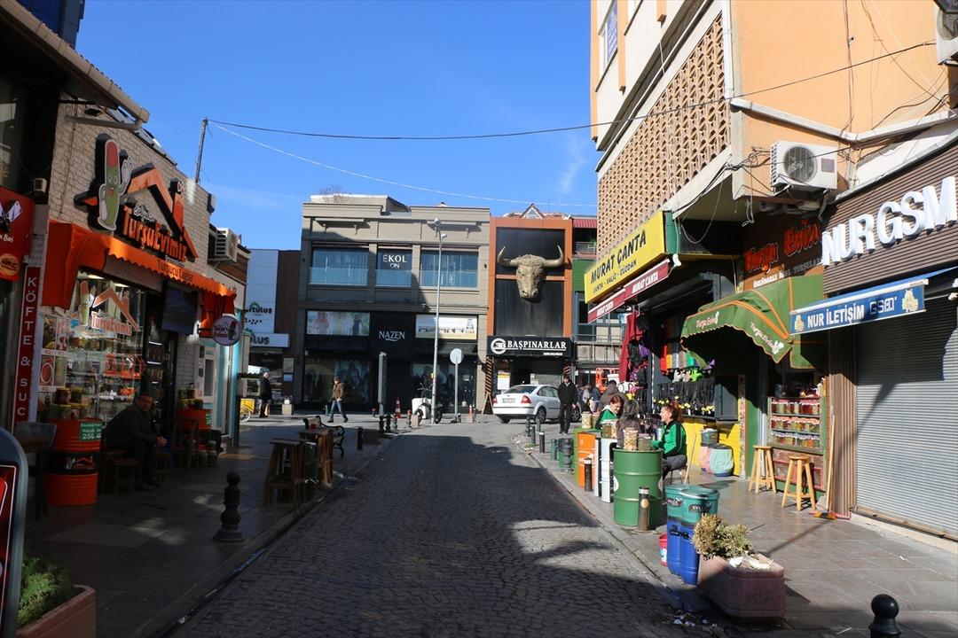 "Neşeli G&uuml;nler" filmi ger&ccedil;ek oldu: Boşanan &ccedil;iftin turşu d&uuml;kkanları karşı karşıya! Sirke mi limon mu?  13