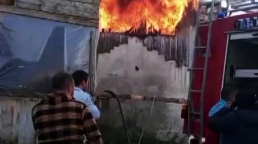 Ev ve samanlık alev topuna d&ouml;nd&uuml;