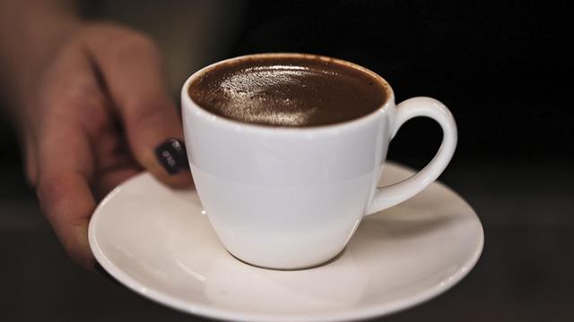 Tansiyon hastaları dikkat: Sabah kahvesi riskli olabilir!