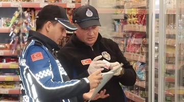 Yalova’da market raflarındaki tarihi geçmiş ürünler toplatıldı