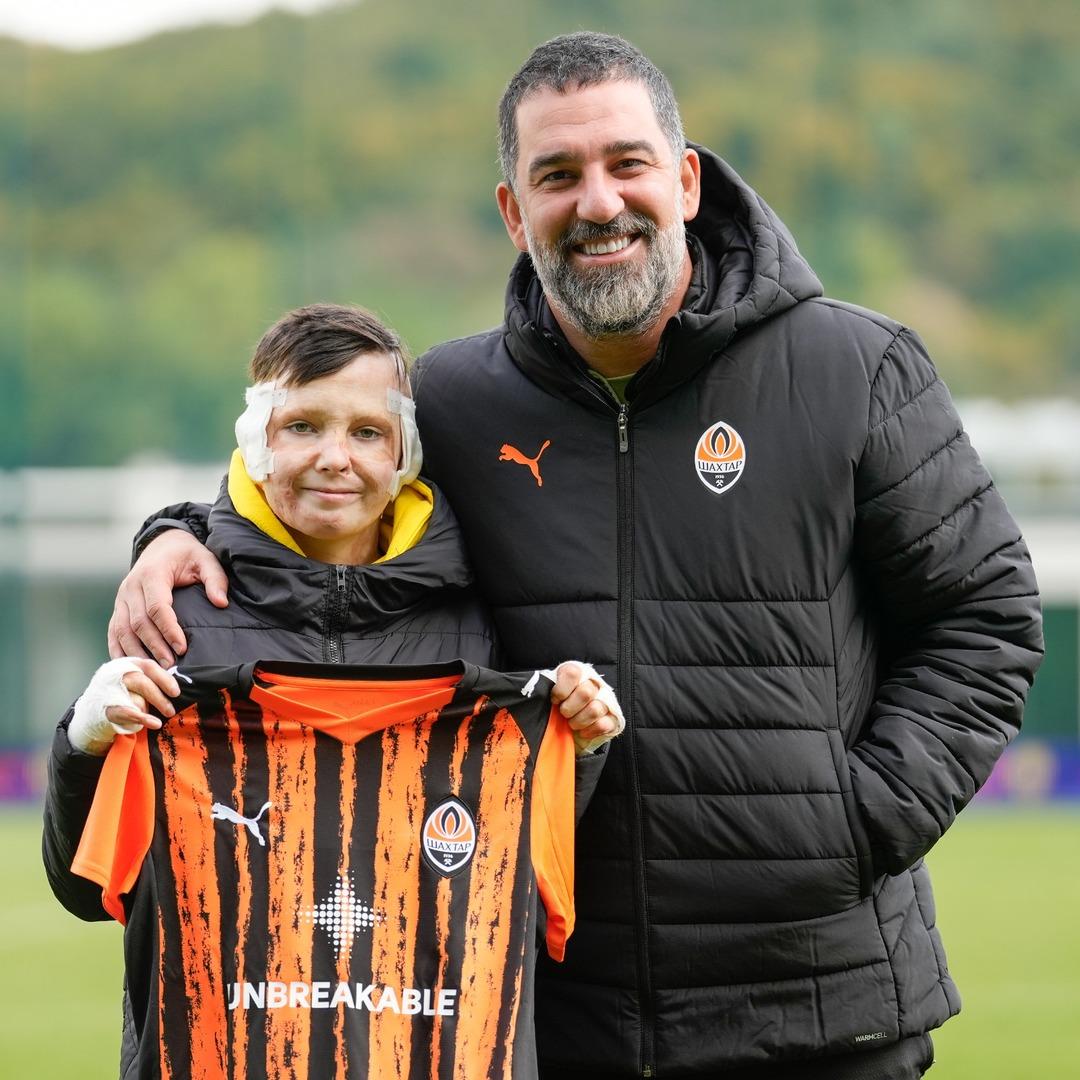 Shakhtar Donetsk teknik direkt&ouml;r&uuml; Arda Turan dan flaş itiraf!   Ma&ccedil;tan bir g&uuml;n &ouml;nce bombalandık! Sığınıklara indik...   2