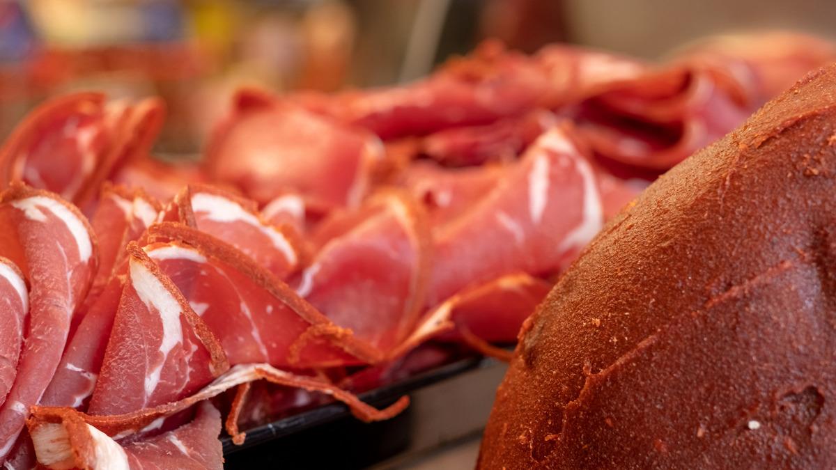 Bu defa adres Niğde! Pastırma yiyen 5 kişi hastanelik oldu - Mynet Yaşam