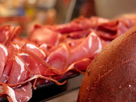 Bu defa pastırma zehirledi! Hastanelik oldular