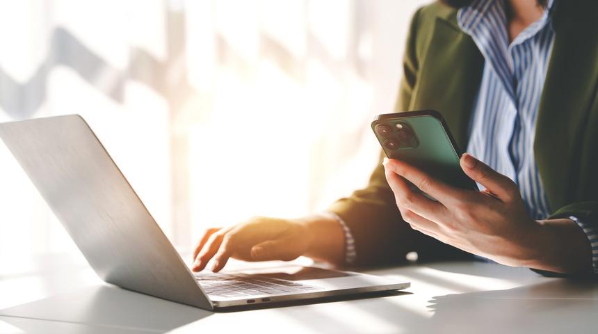 Çalışanların mola sürelerini ve neler yaptığını takip ediyor! Reklamı yapılan uygulama tepki çekti