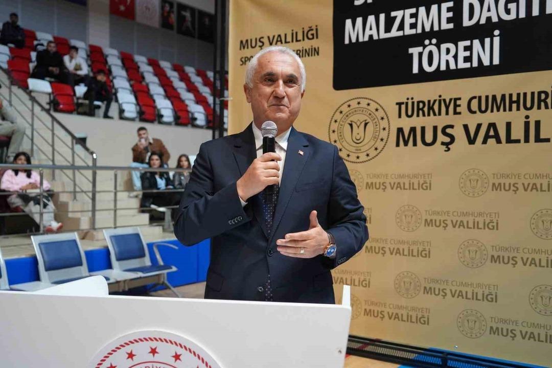 Muş’ta 35 amatör spor kulübüne 2 milyon TL malzeme desteği! 1