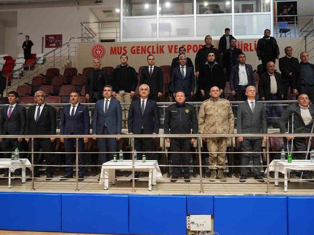 Muş’ta 35 amatör spor kulübüne 2 milyon TL malzeme desteği!