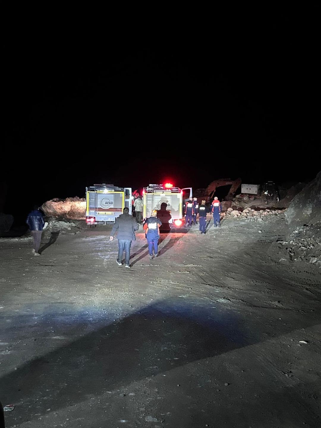 1200xauto Sivas'ta maden ocağında göçük: Şantiye müdürünü arama çalışması sürüyor