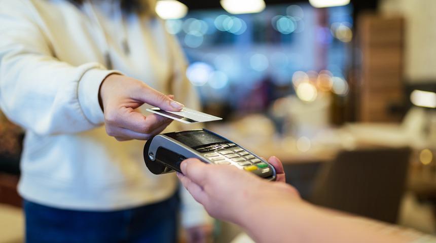 Alışverişte iki fiyat uygulaması! Nakit farklı kredi kartıyla farklı, Meclis gündemine geldi