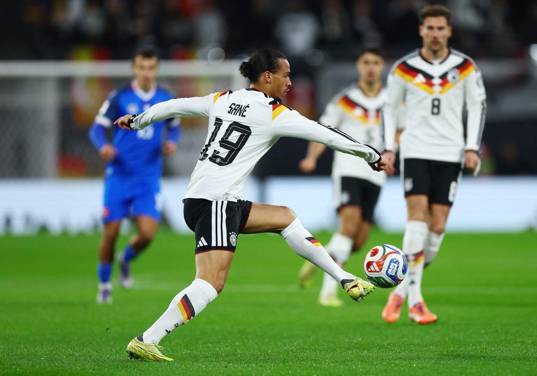 Hocasını s&ouml;ylediklerine pişman etti! Ne yaptın Sane... Galatasaray ın yıldızı D&uuml;nya Kupası Elemeleri ne damga vurdu 4