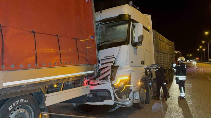 Samsun&rsquo;da tırlar &ccedil;arpıştı: 1 yaralı