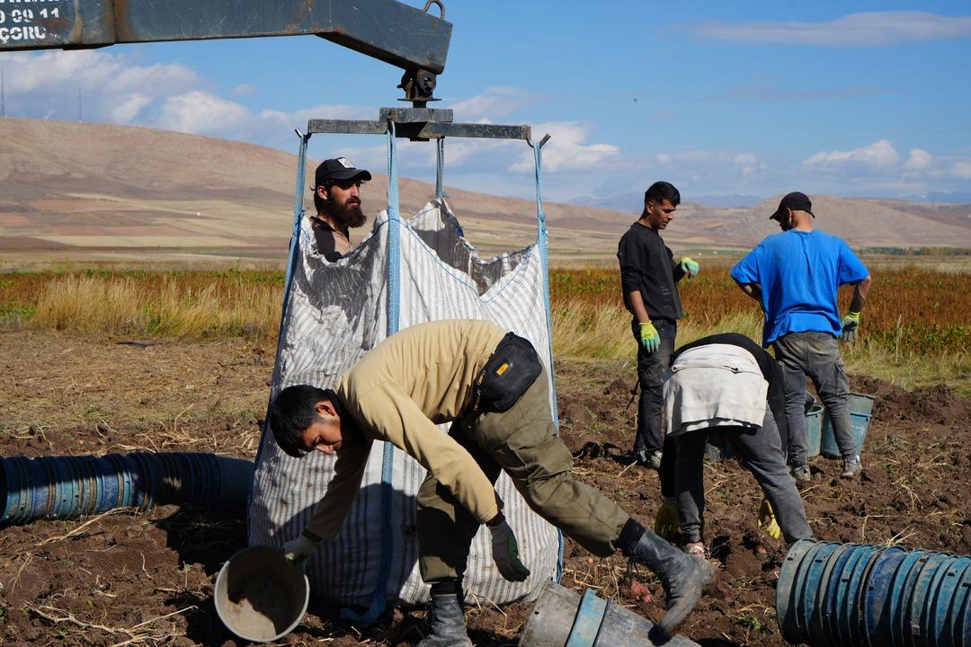 İran dan turist izni ile gelip çalışıyorlar! Öyle bir sorun var ki üretim durabilir 5