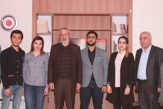 AK Parti Milletvekili Mikail Arslan, gen&ccedil;lerle buluştu 1