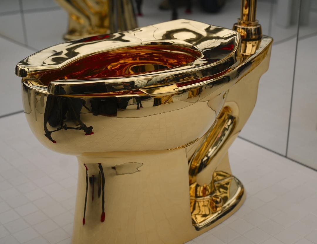 18 ayar altından yapıldı! Bu klozeti kullanmak servet değerinde... 2