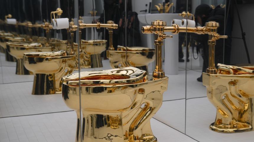 18 ayar altından yapıldı! Bu klozeti kullanmak servet değerinde...