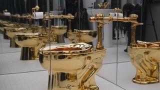 18 ayar altından yapıldı! Bu klozeti kullanmak servet değerinde...