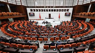 TBMM tutanaklarında bir ilk: 'Bilinmeyen Dil' kayıtlara geçti! 2 saat sonra değiştirildi