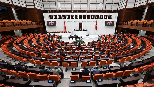 TBMM tutanaklarında bir ilk: 'Bilinmeyen Dil' kayıtlara geçti! 2 saat sonra değiştirildi