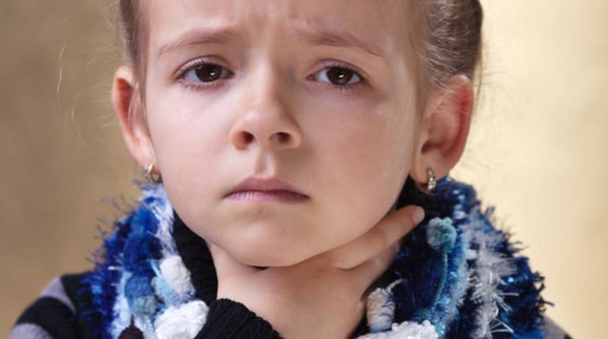 Boğaz ağrısı çocukları öldürebilir!