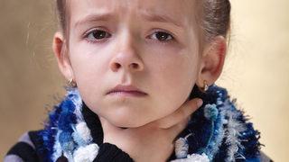 Boğaz ağrısı çocukları öldürebilir!