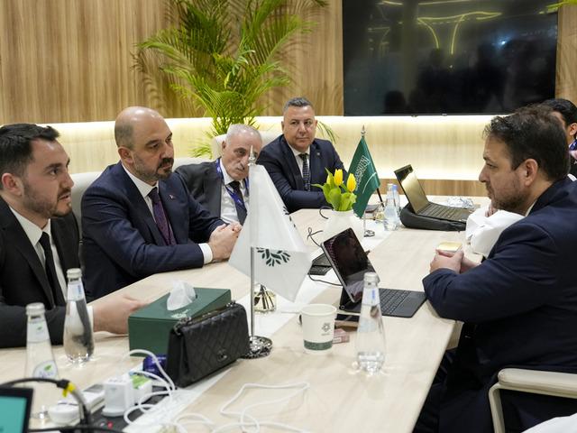 Emlak Konut'un ilk global projesi hayata geçiyor! 'Hayat Mekke' için imzalar atıldı