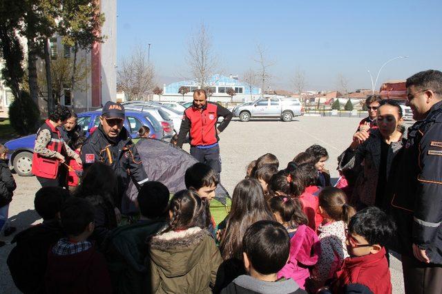 Minik öğrencilerden AFAD’a ziyaret