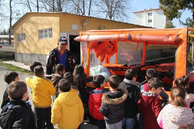 Minik öğrencilerden AFAD’a ziyaret