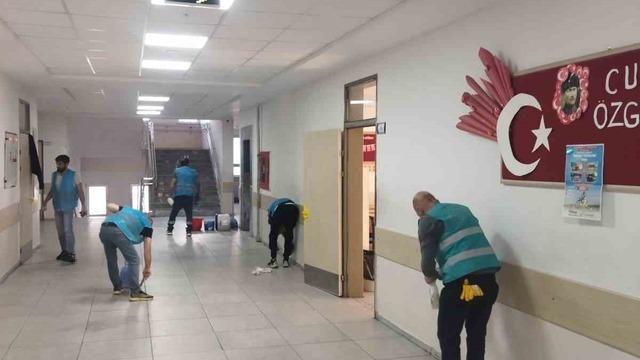 Denetimli serbestlik yükümlüleri, ara tatilde okulları yeniledi