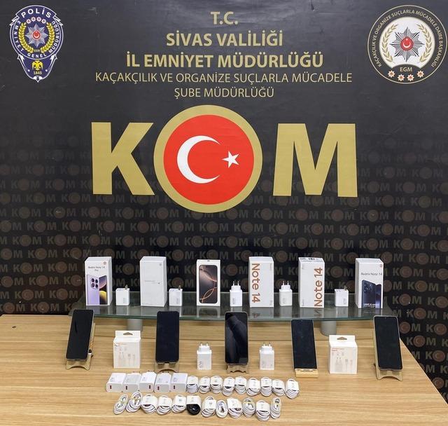 Sivas&rsquo;ta ka&ccedil;ak t&uuml;t&uuml;n ve cep telefonu operasyonu: 5 g&ouml;zaltı 2