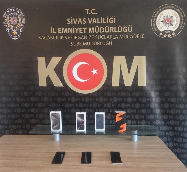 Sivas&rsquo;ta ka&ccedil;ak t&uuml;t&uuml;n ve cep telefonu operasyonu: 5 g&ouml;zaltı 1