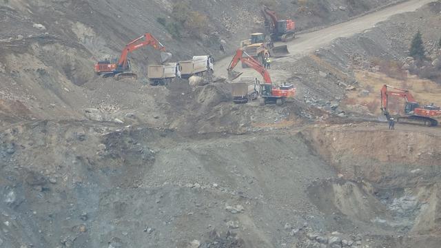 Sivas'ta maden ocağında göçük! Toprak altında kalan müdür aranıyor