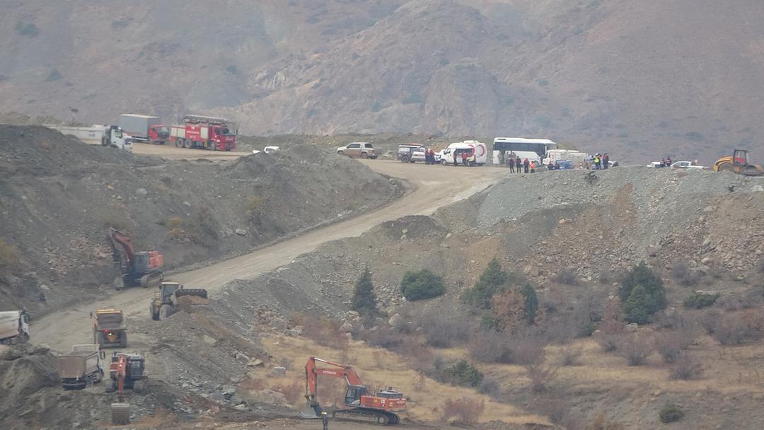 Sivas ta maden ocağında g&ouml;&ccedil;&uuml;k! Toprak altında kalan m&uuml;d&uuml;r aranıyor 1