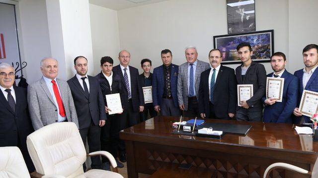 Başkan Şahin hafızları ödüllendirdi