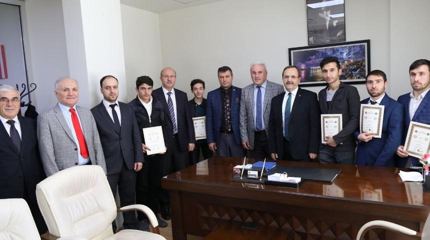 Başkan Şahin hafızları &ouml;d&uuml;llendirdi