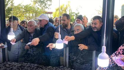 20 TL'ye satılınca 2 saatte tükendi! Kuyruk oldu, dakikalarca beklediler