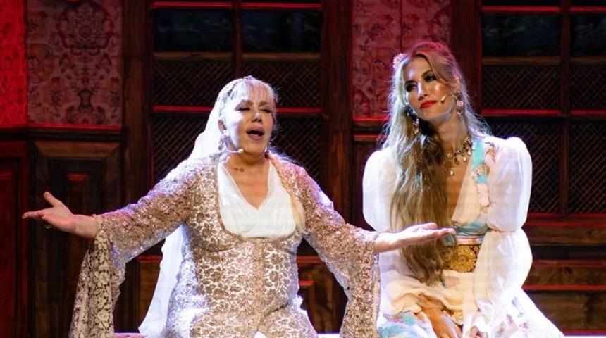 Çağla Şıkel ile Mine Koşan arasında kriz büyüdü! 'Tost' göndermesi olay oldu 