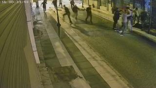 Elazığ’da sokak ortasında darp edildi